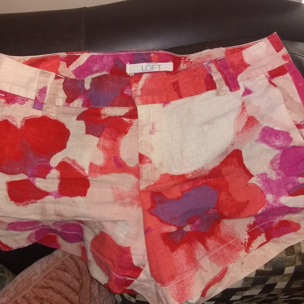 Ann Taylor Loft flower 🌺🌹🌺 shorts size 6